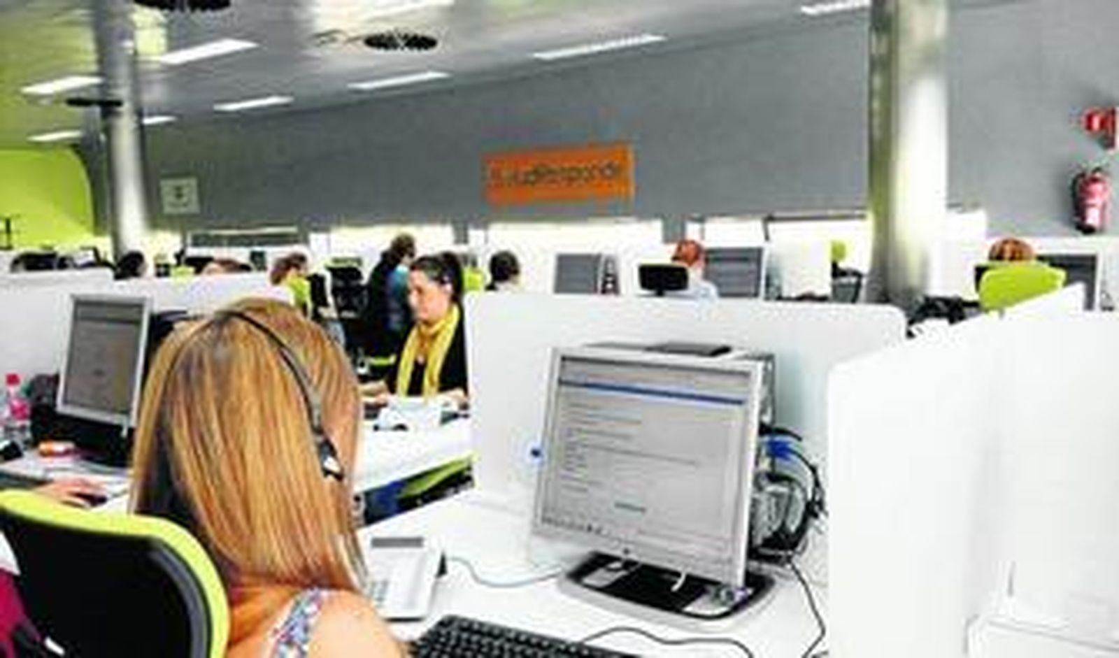 Una empresa andaluza con varios teleoperadores, una de las actividades con mayor demanda de empleo en toda la comunidad actualmente.