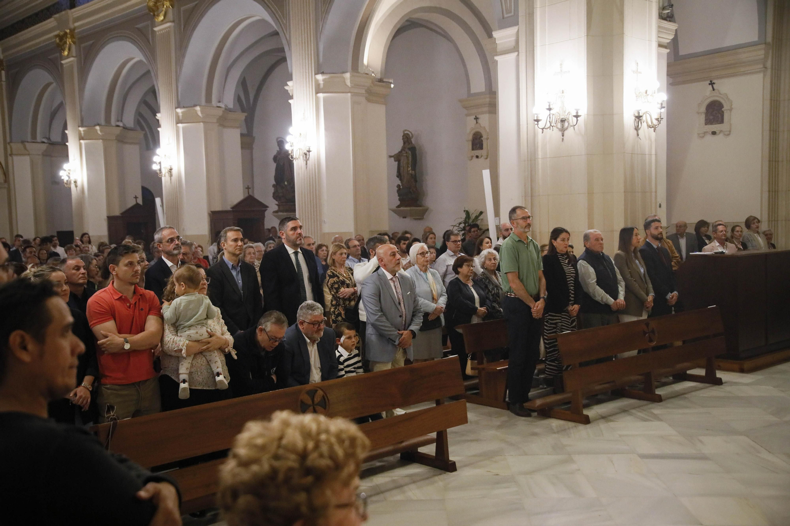 Así fue el Lignum Crucis en la Iglesia San Sebastián, en imágenes