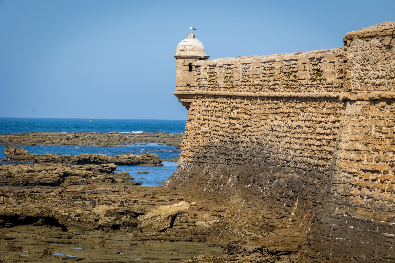 Imágenes del estado del castillo de San Sebastián de Cádiz