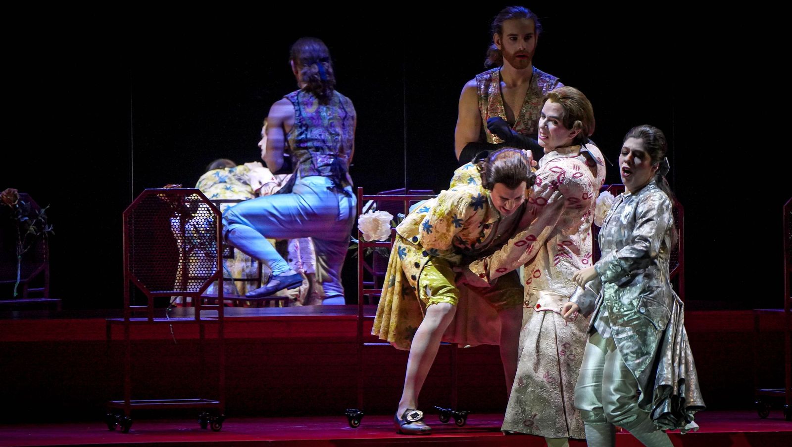 Imágenes de la ópera 'I Tre Gobbi' en el Teatro Villamarta