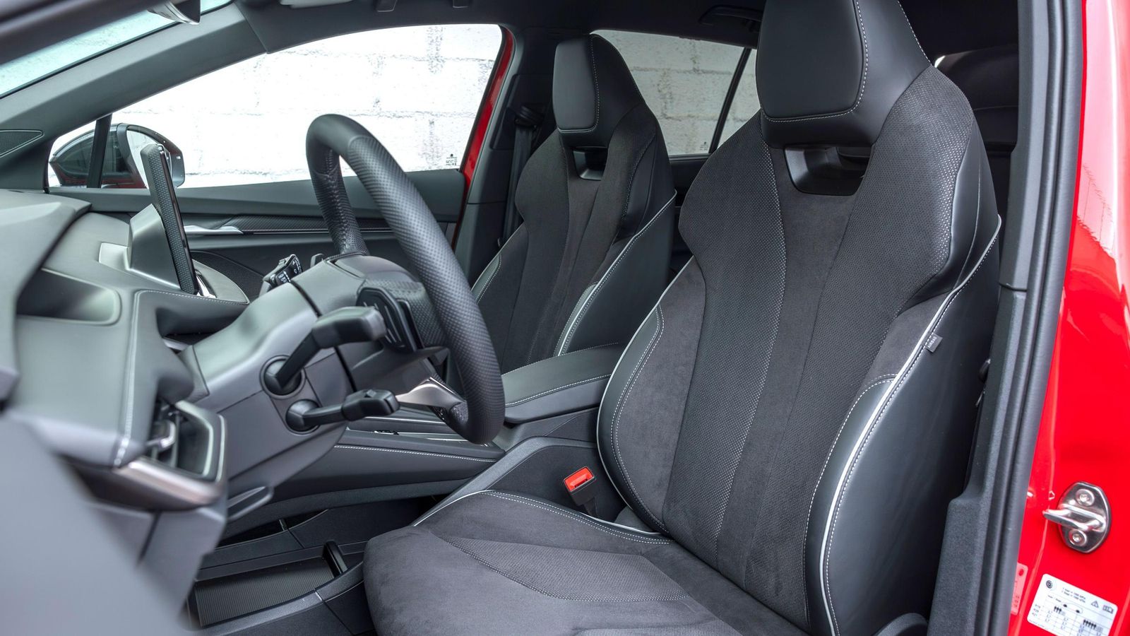 Estos asientos corresponden al acabado Sporline, disponible para los Elroqu 60 y 85, los de mayor potencia y con baterías de mayor capacidad.