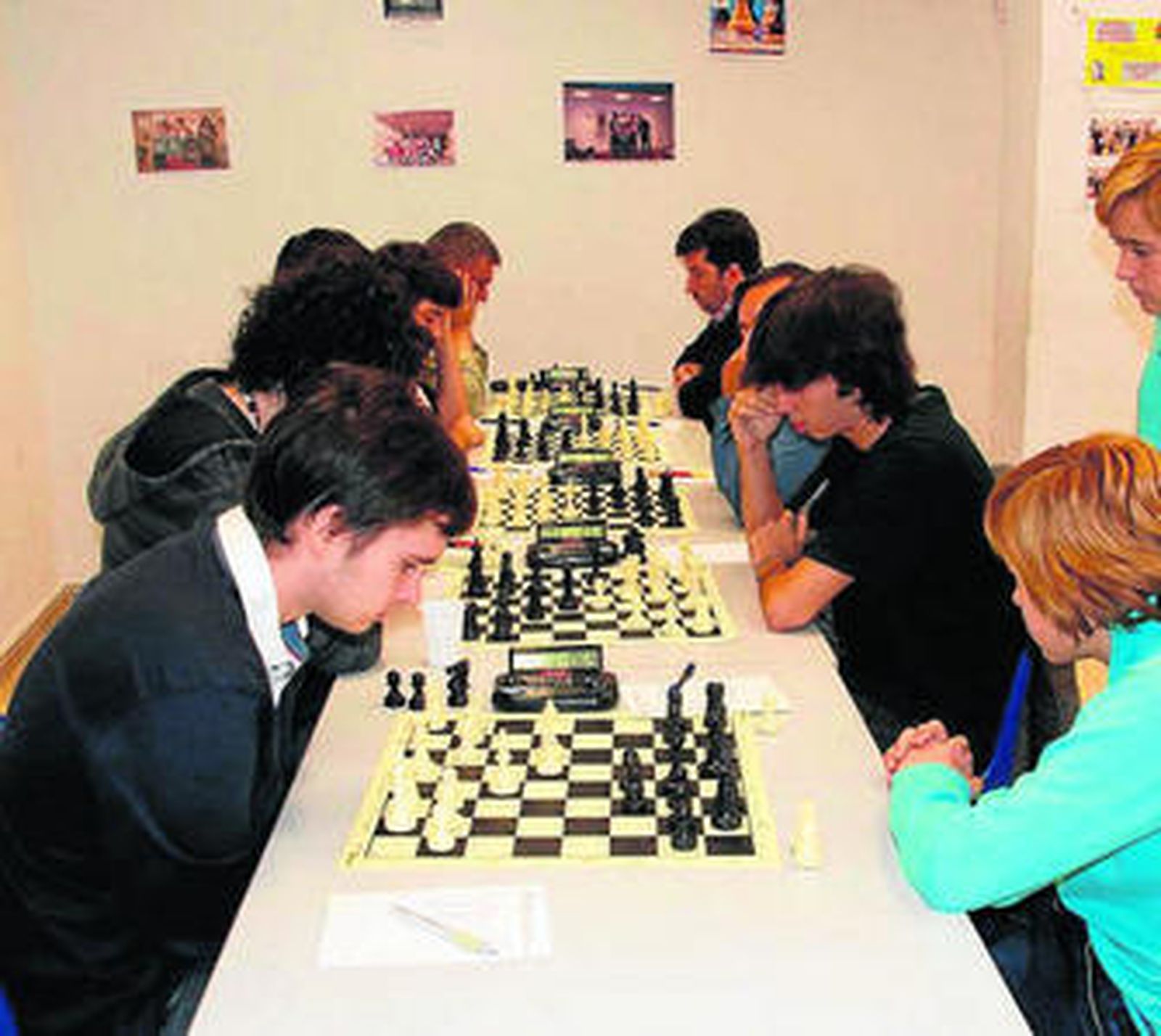 Momento de la partida entre CajaGranada y Cartonera Lucentina.