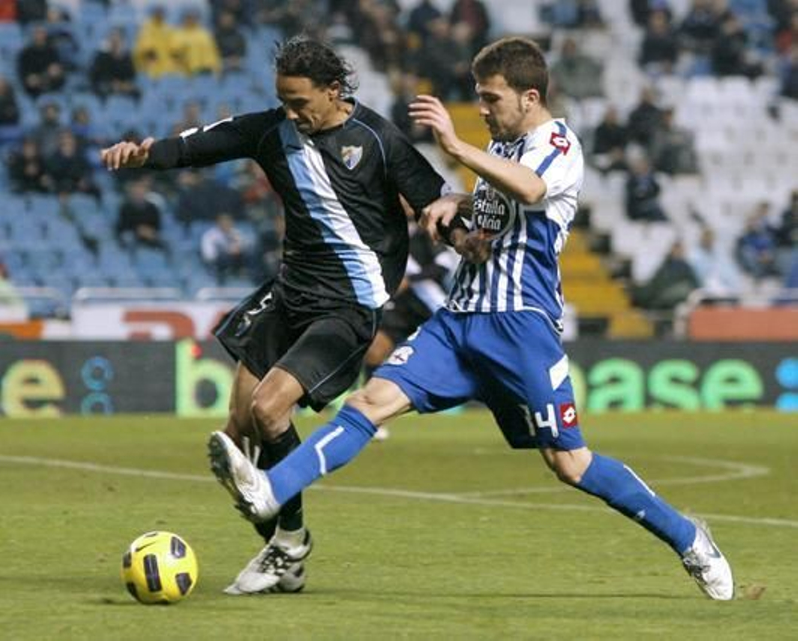 El Málaga se lleva un castigo severo de Riazor (3-0). El equipo blanquiazul se fue al descanso con dos goles en contra y no pudo reconducir el partido en el segundo tiempo.