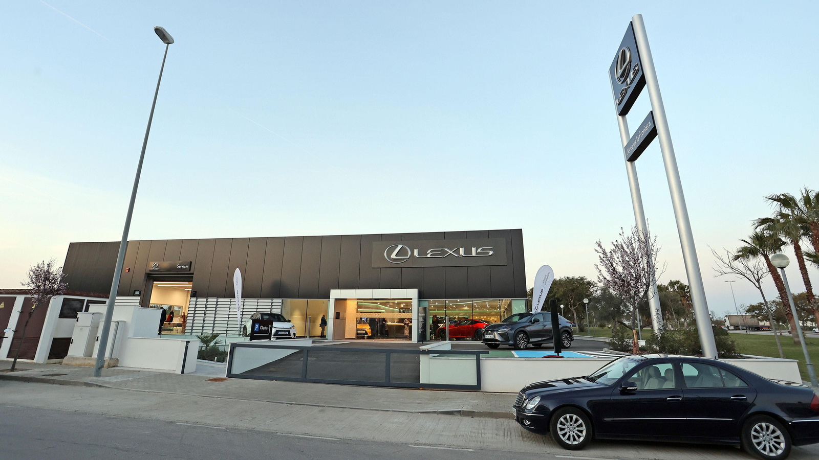 Inauguración del nuevo concesionario Lexus en Jerez