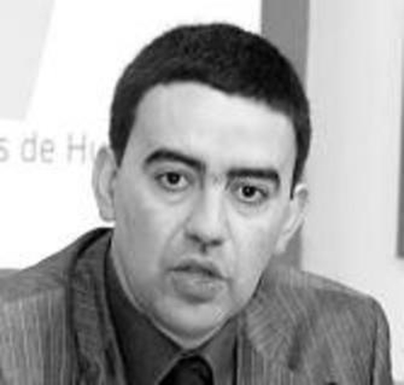 Escasa reacción de los partidos