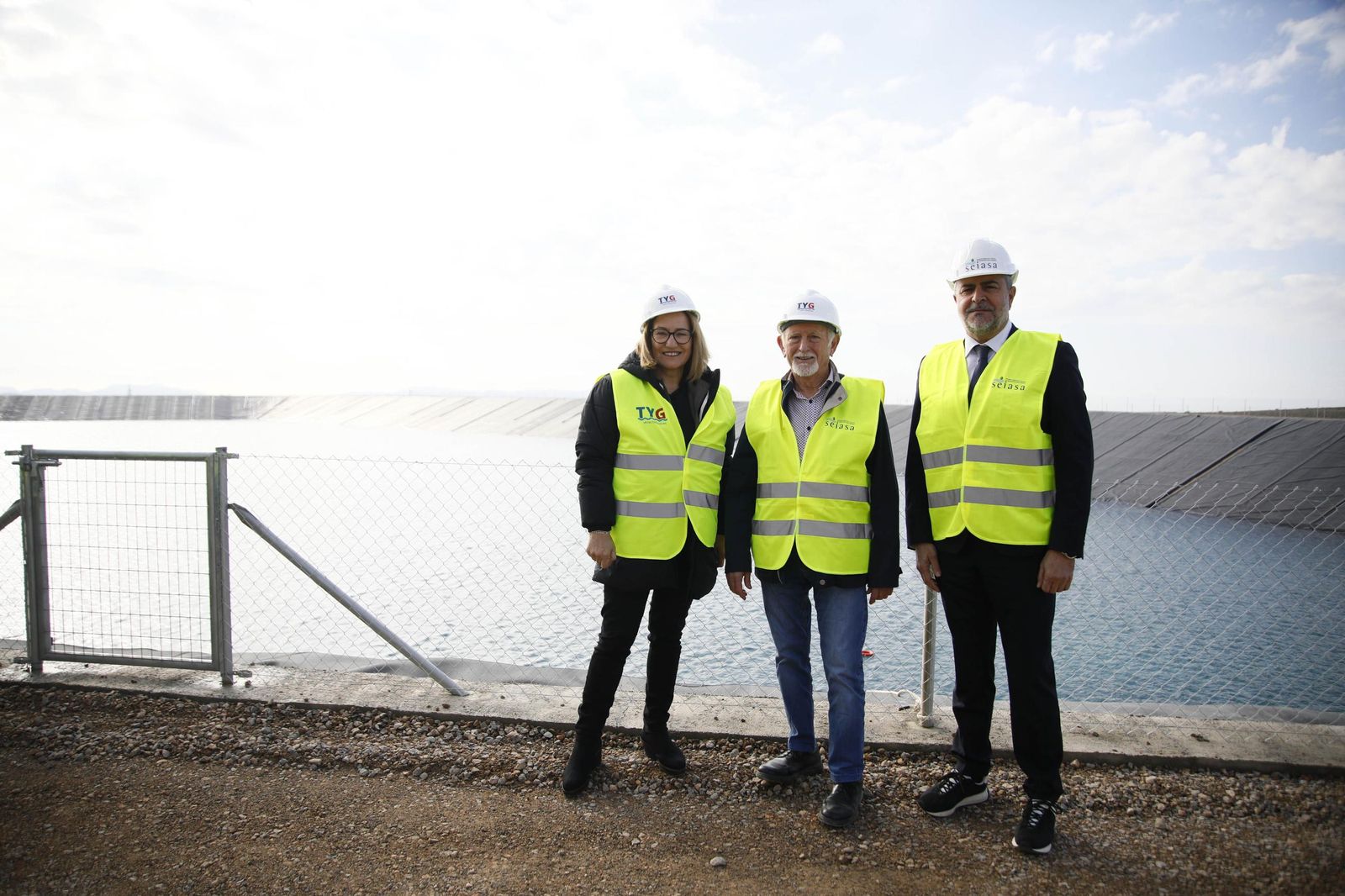 María Jesús Montero visita las obras de la balsa general de regulación de la Comarca de Usuarios Aguas de Níjar, en imágenes