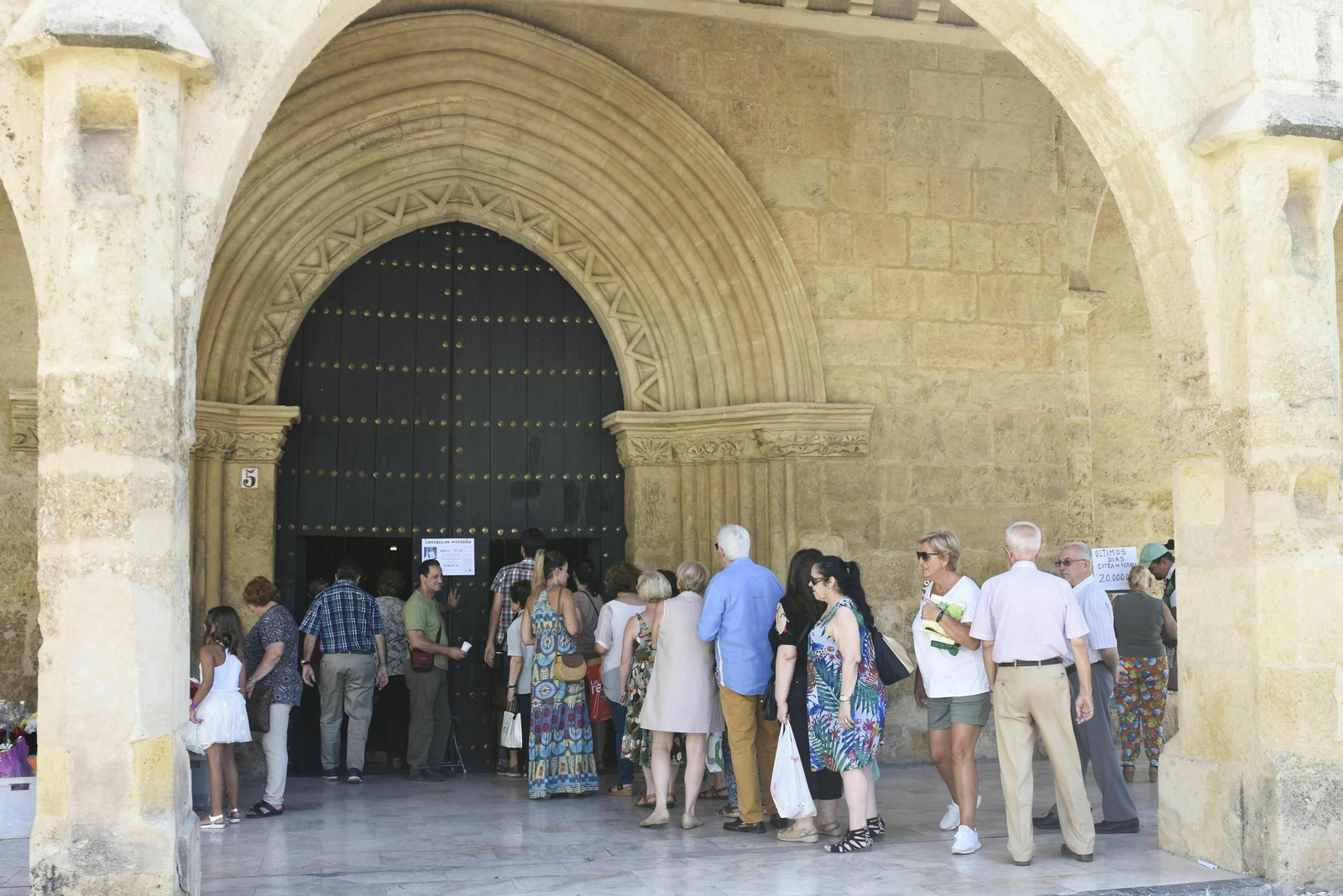 Besamanos a la Virgen de los Remedios, en imágenes