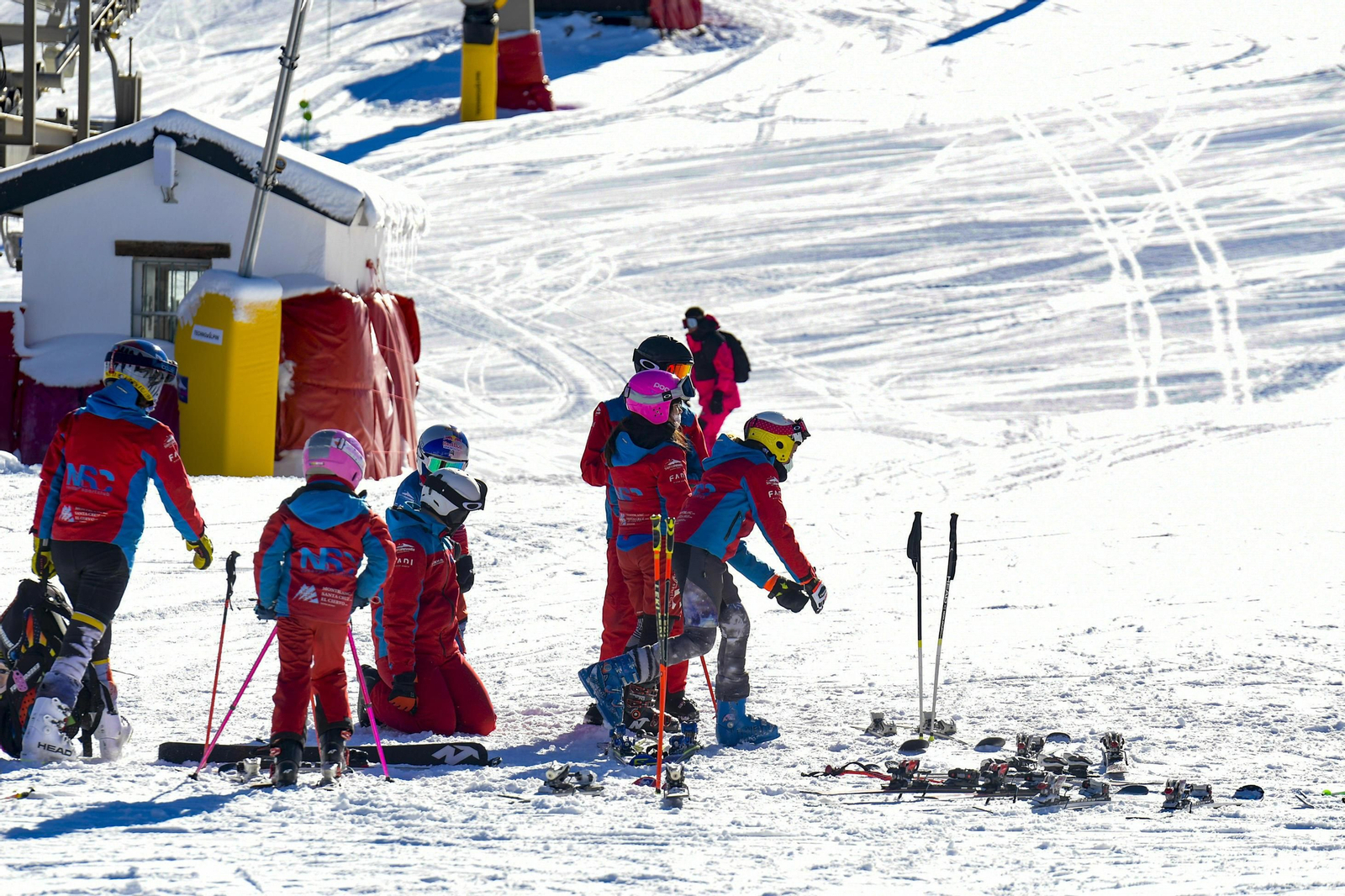 Fotos: así fue el primer día de la temporada de esquí en Sierra Nevada