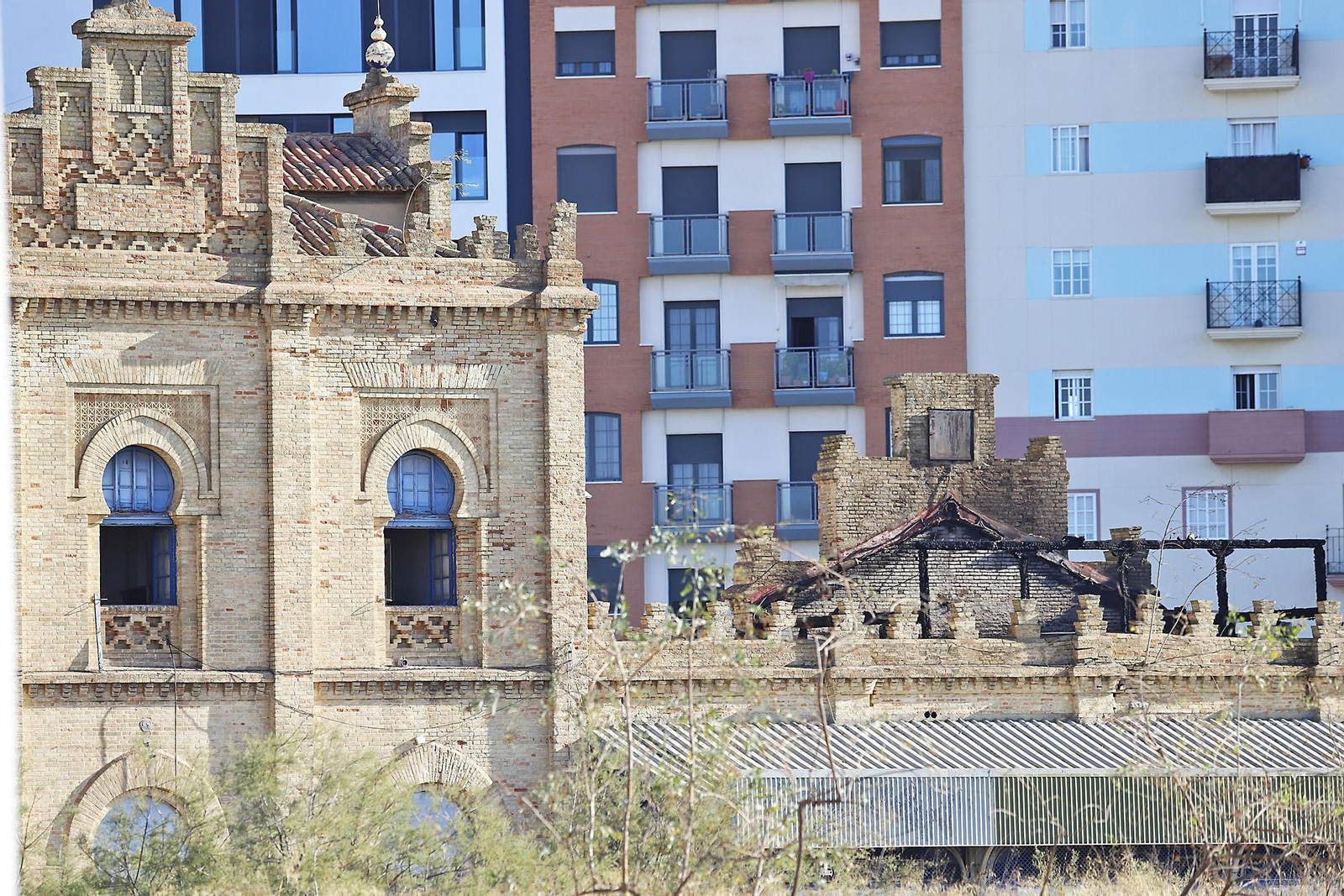Un incendio deja importantes en la antigua estación de tren de Huelva