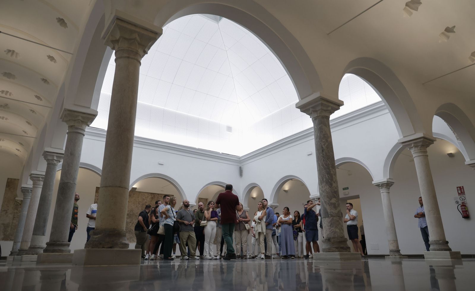 Una visita a los Baños de la Reina Mora durante la Noche en Blanco.