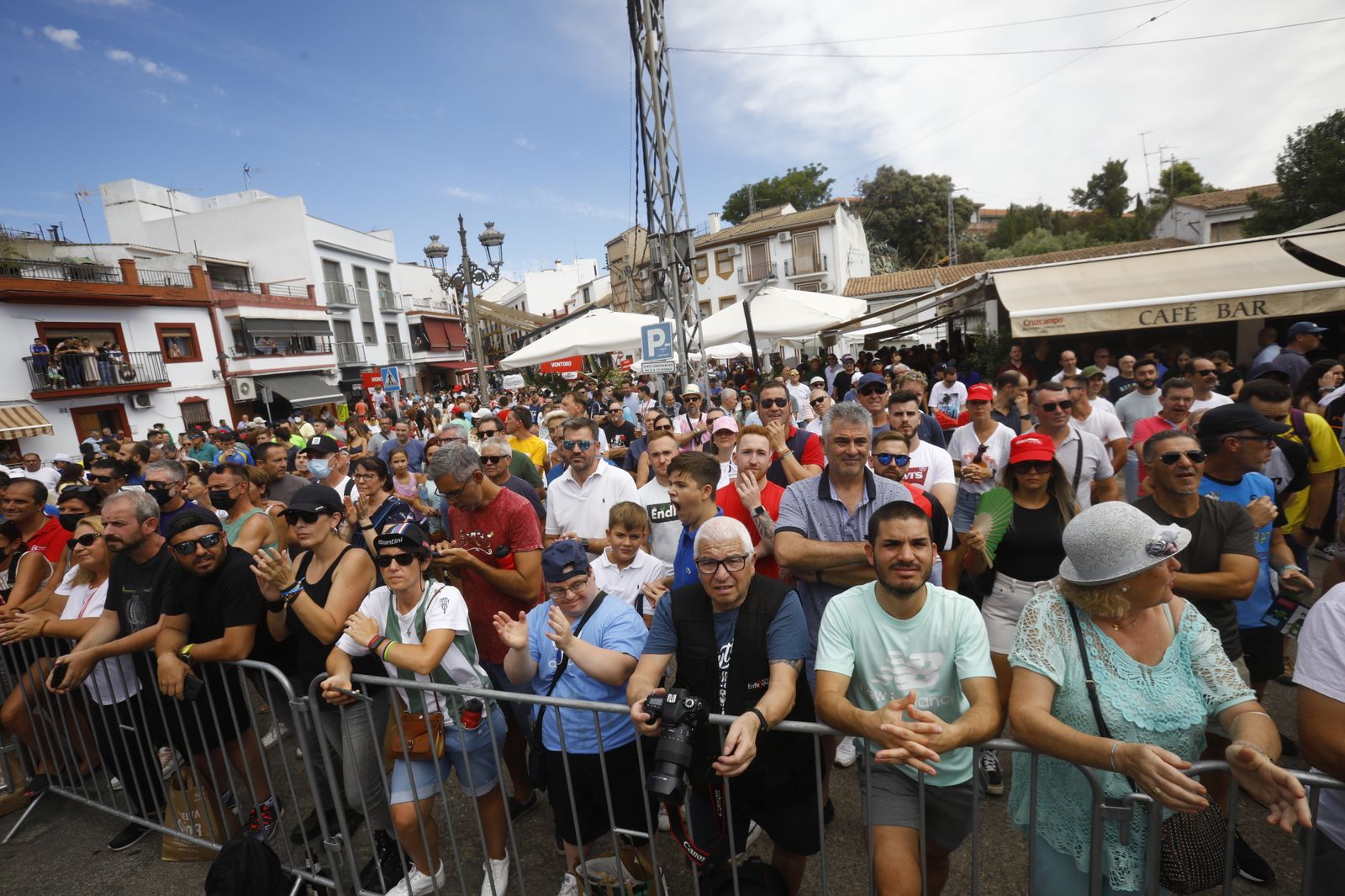 Montoro vibra con la salida de etapa de La Vuelta, en imágenes