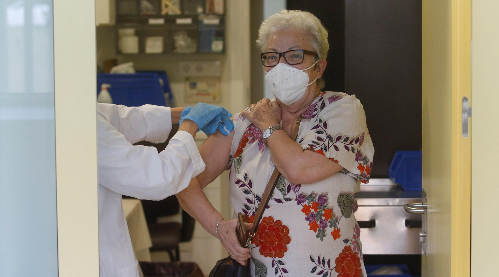 Carmen Robles recibe su vacuna contra el covid. Carmen Robles recibe su vacuna contra el covid.