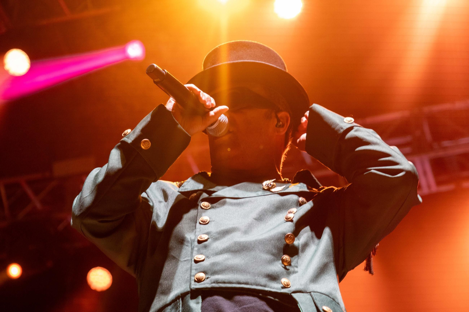 Colombinas 2025: Imágenes del concierto de Seguridad Social en las Fiestas Colombinas