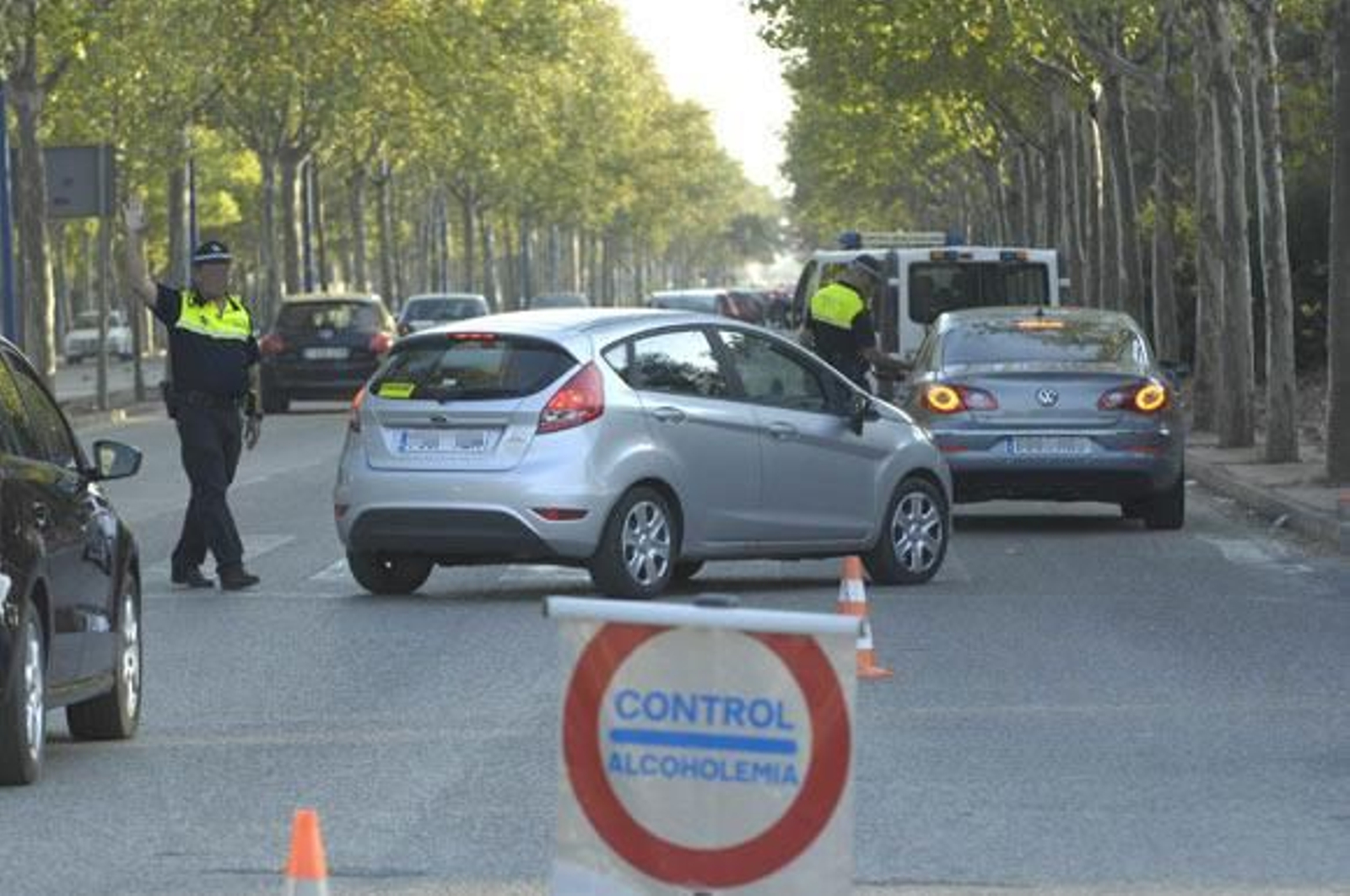 Zoido permite la primera 'botellona' del curso pese a anunciar que la combatiría