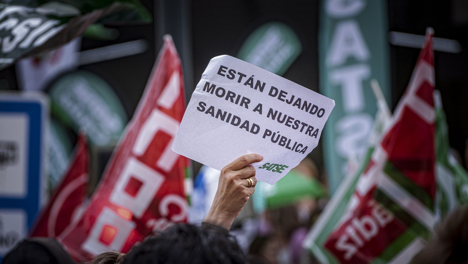 Protesta de sanitarios en el hospital Puerta del Mar de Cádiz.