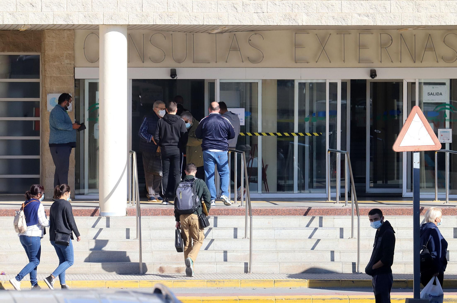 Inmediaciones del Hospital Juan Ramón Jiménez.