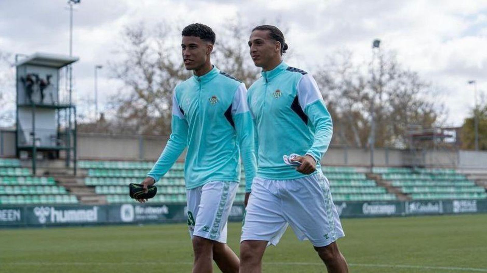 Álex Perez y Yanis antes de un encuentro con el Betis Deportivo Álex Perez y Yanis antes de un encuentro con el Betis Deportivo