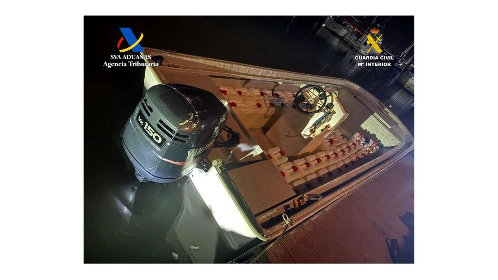 Una de las lanchas intervenidas en el operativo. Una de las lanchas intervenidas en el operativo.