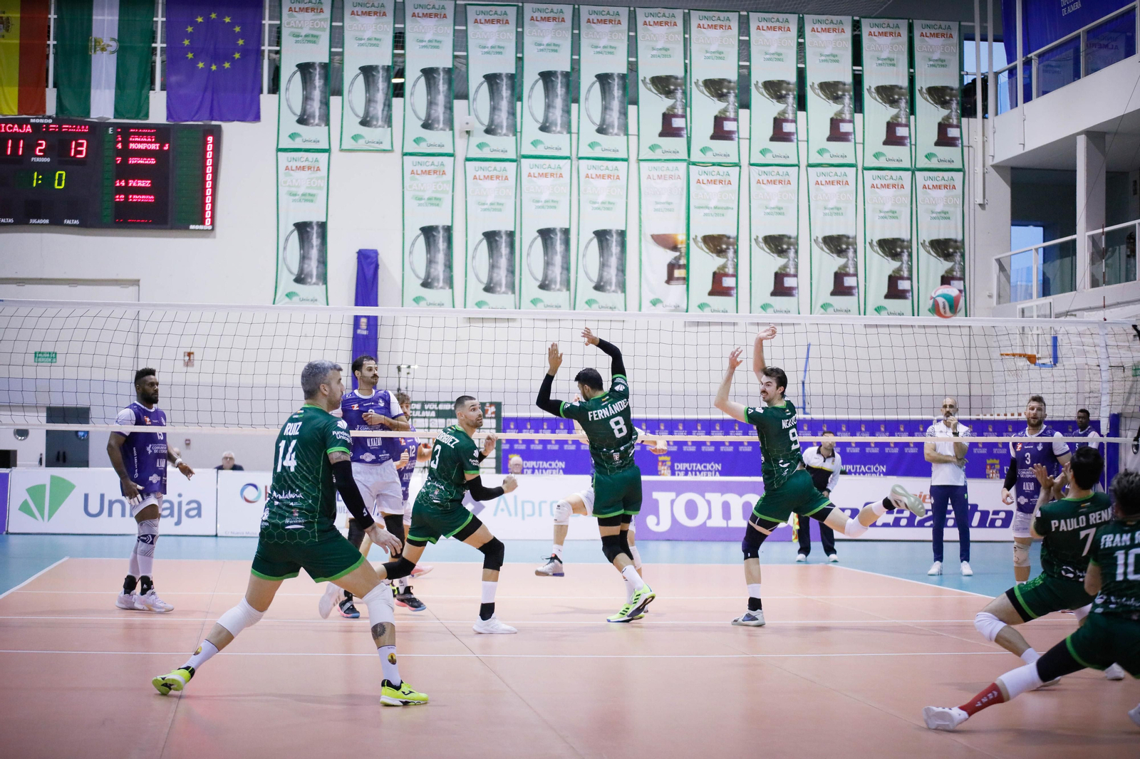 Imágenes del Unicaja Almería frente al conjunto valenciano de voleibol