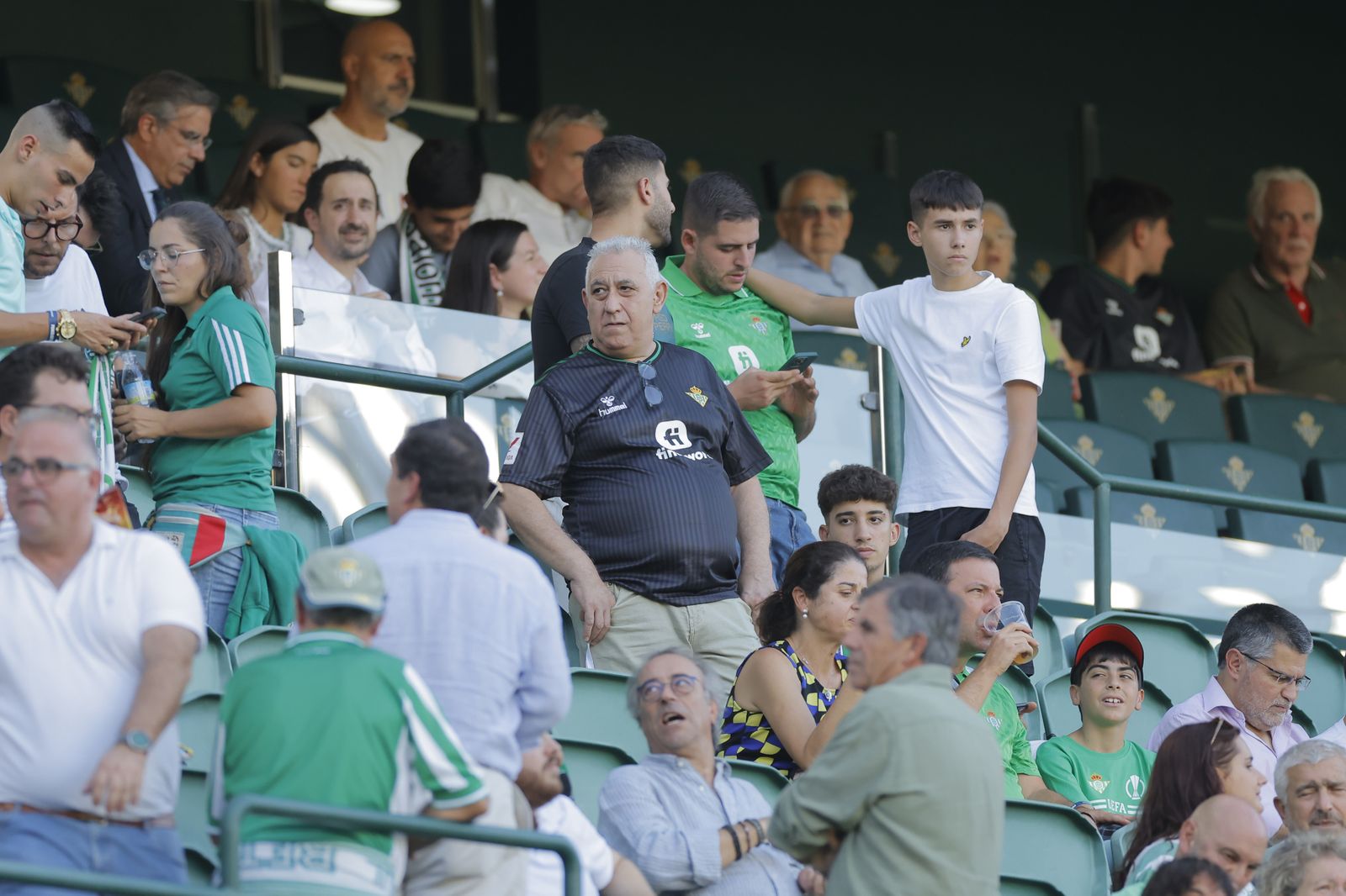 Búscate en la fotos del Betis-Sparta