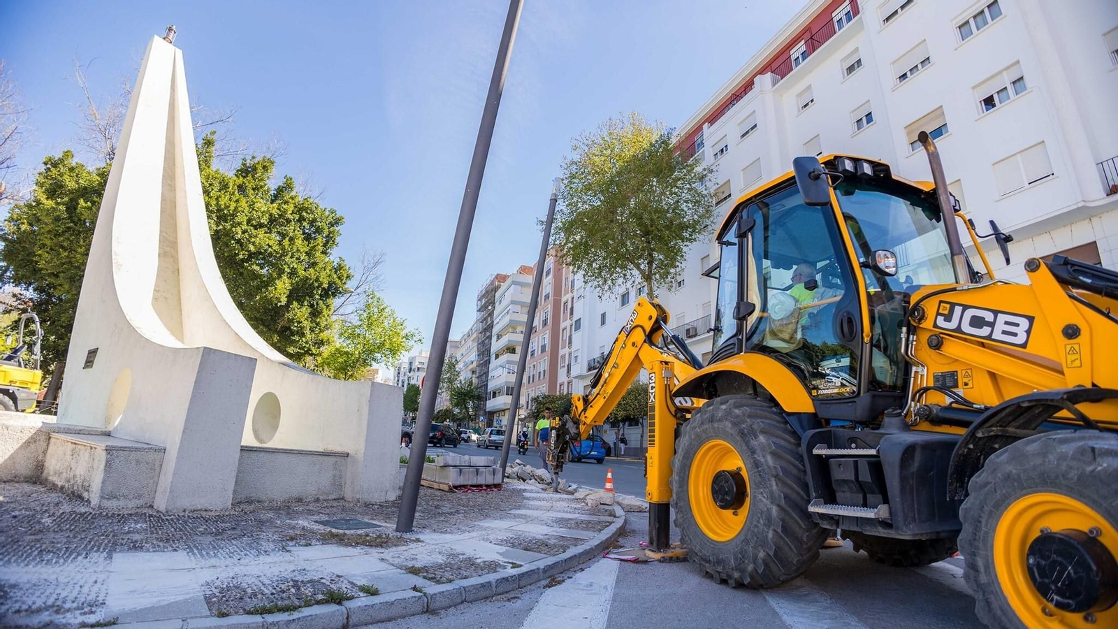 Comienzan las obras para convertir el monumento de las Tres Marinas en una rotonda junto al Parque en San Fernando