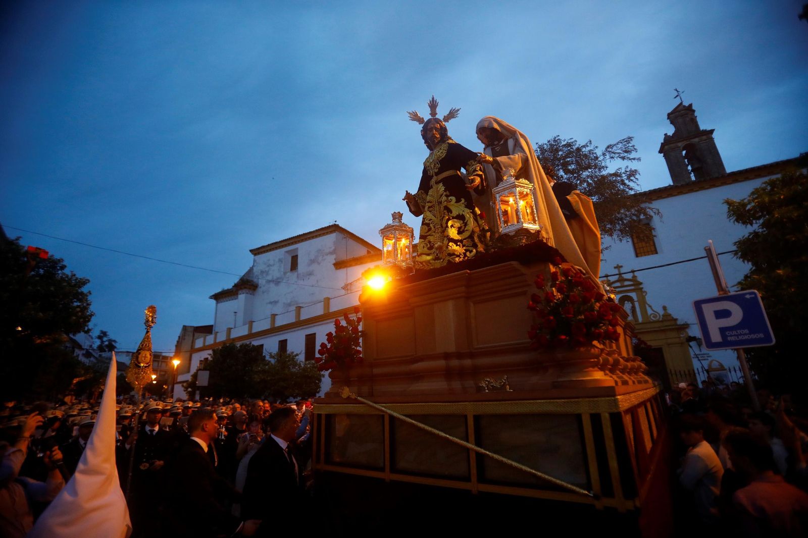 La procesión del Señor de la Salud de Puerta Nueva, en imágenes