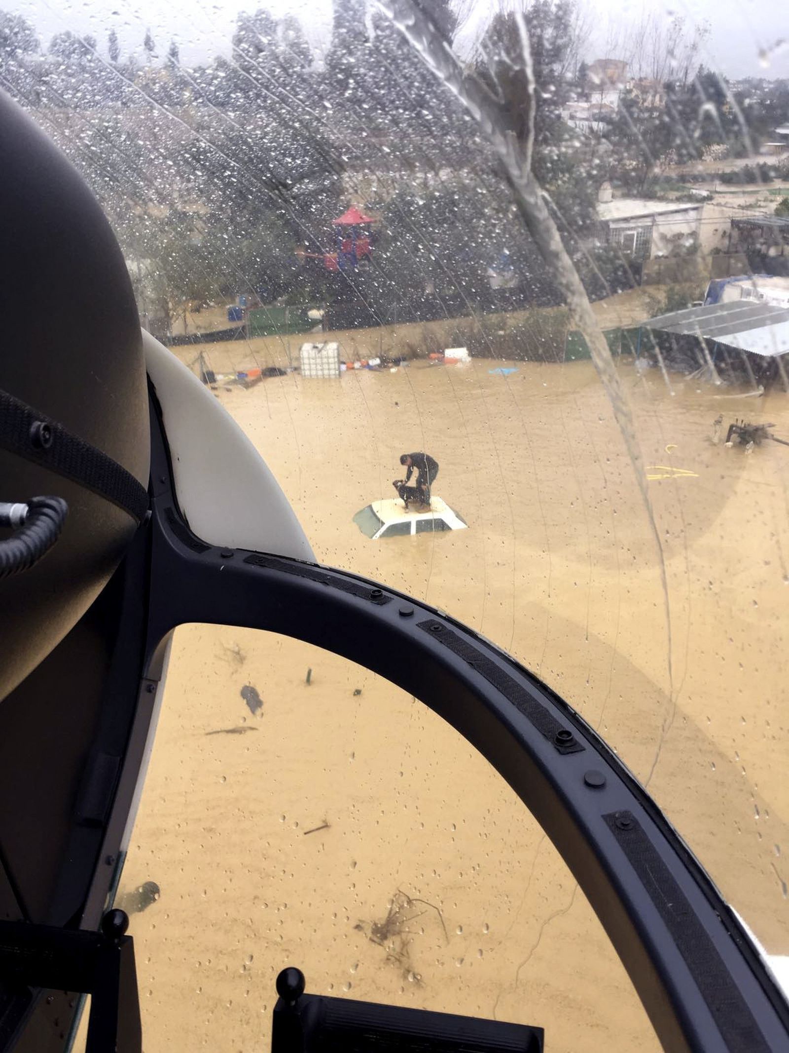Helicóptero en una operación de rescate durante las últimas inundaciones.