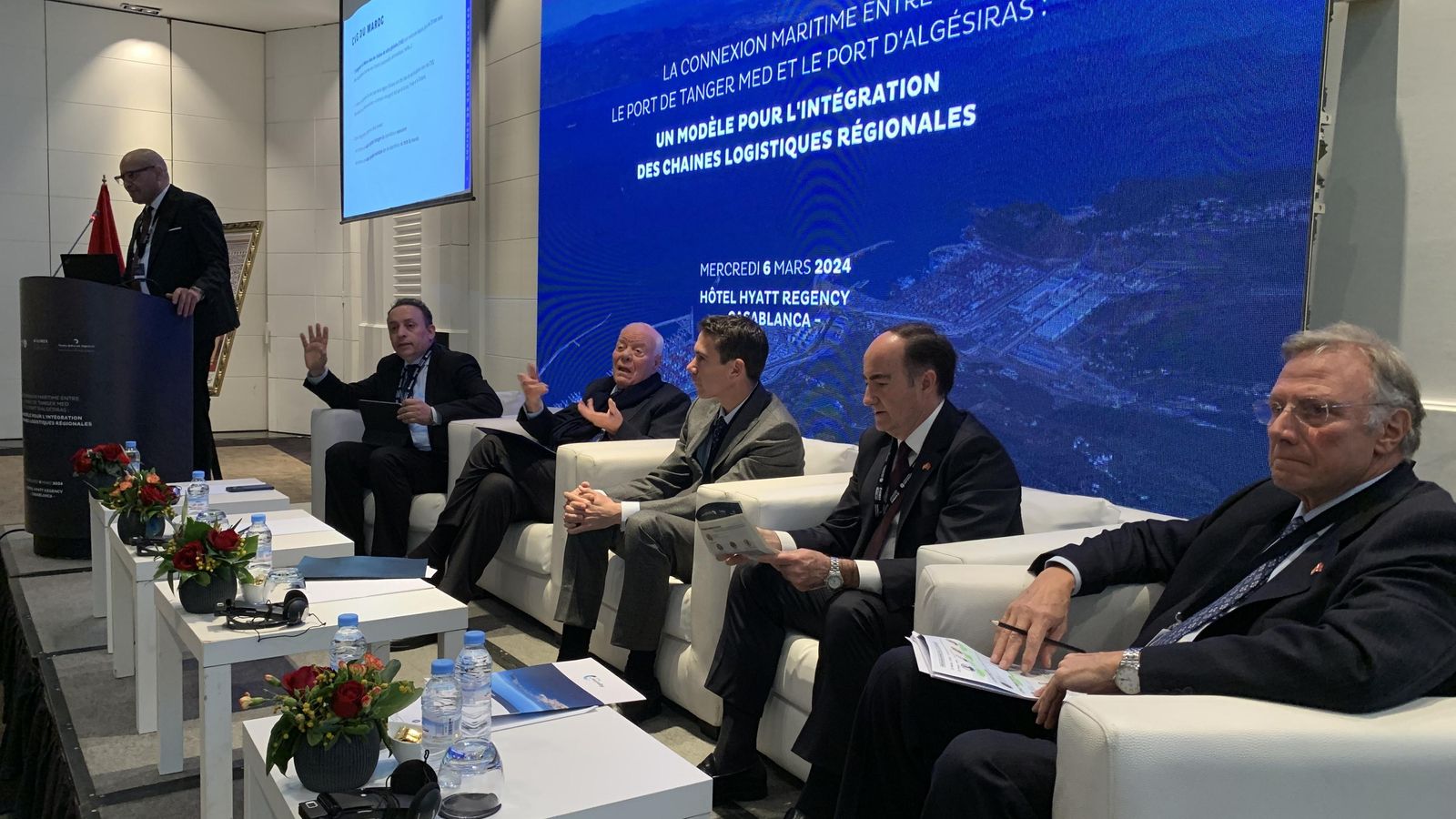 Hassan Abkari, Hassan Sentissi, Enrique Ojeda, Gerardo Landaluce y Ödön Pálla en la apertura de la jornada en Casablanca.