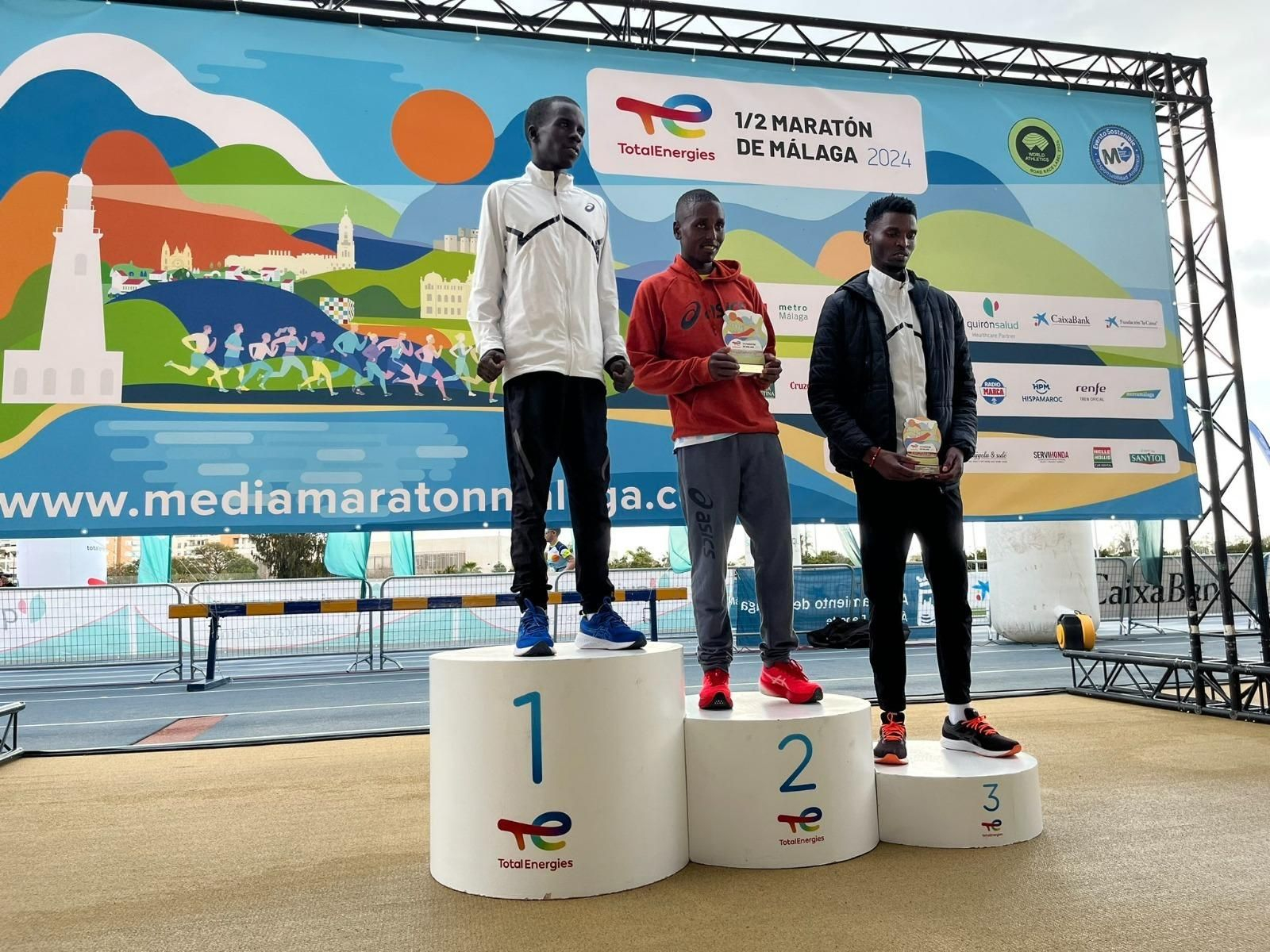 Las mejores fotos de la Media Maratón de Málaga 2024 Las mejores fotos de la Media Maratón de Málaga 2024