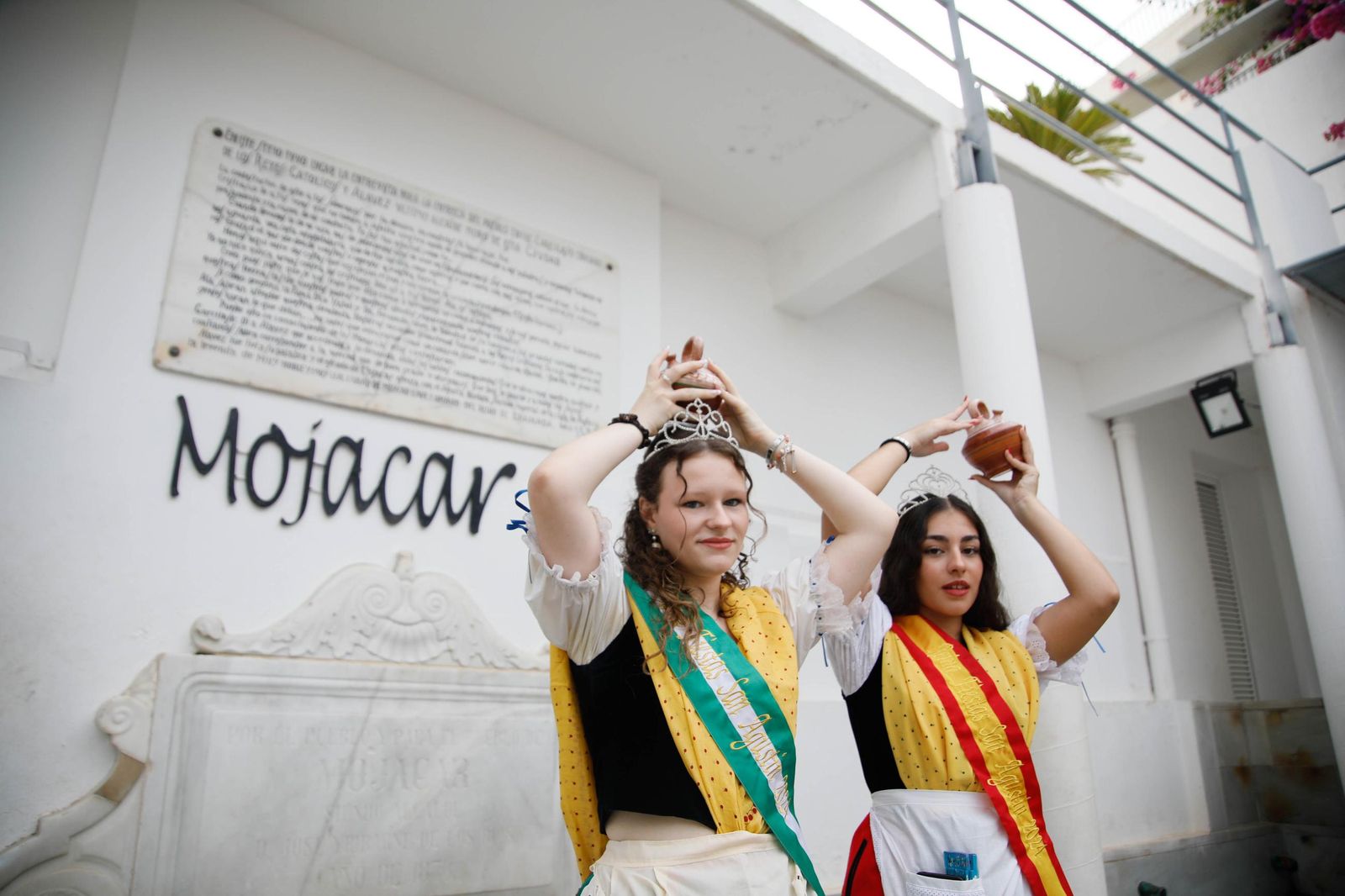 La Subida del Agua de las fiestas de Mojácar, en imágenes