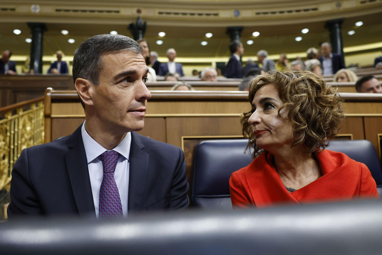 Pedro Sánchez y María Jesús Montero en el Congreso de los Diputados.