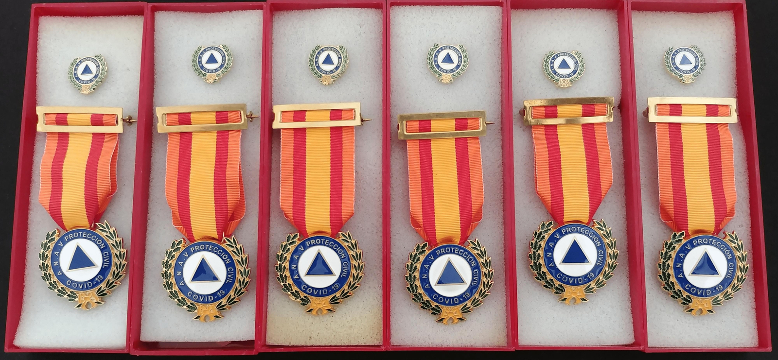 Las medallas otorgadas a los voluntarios barreños.