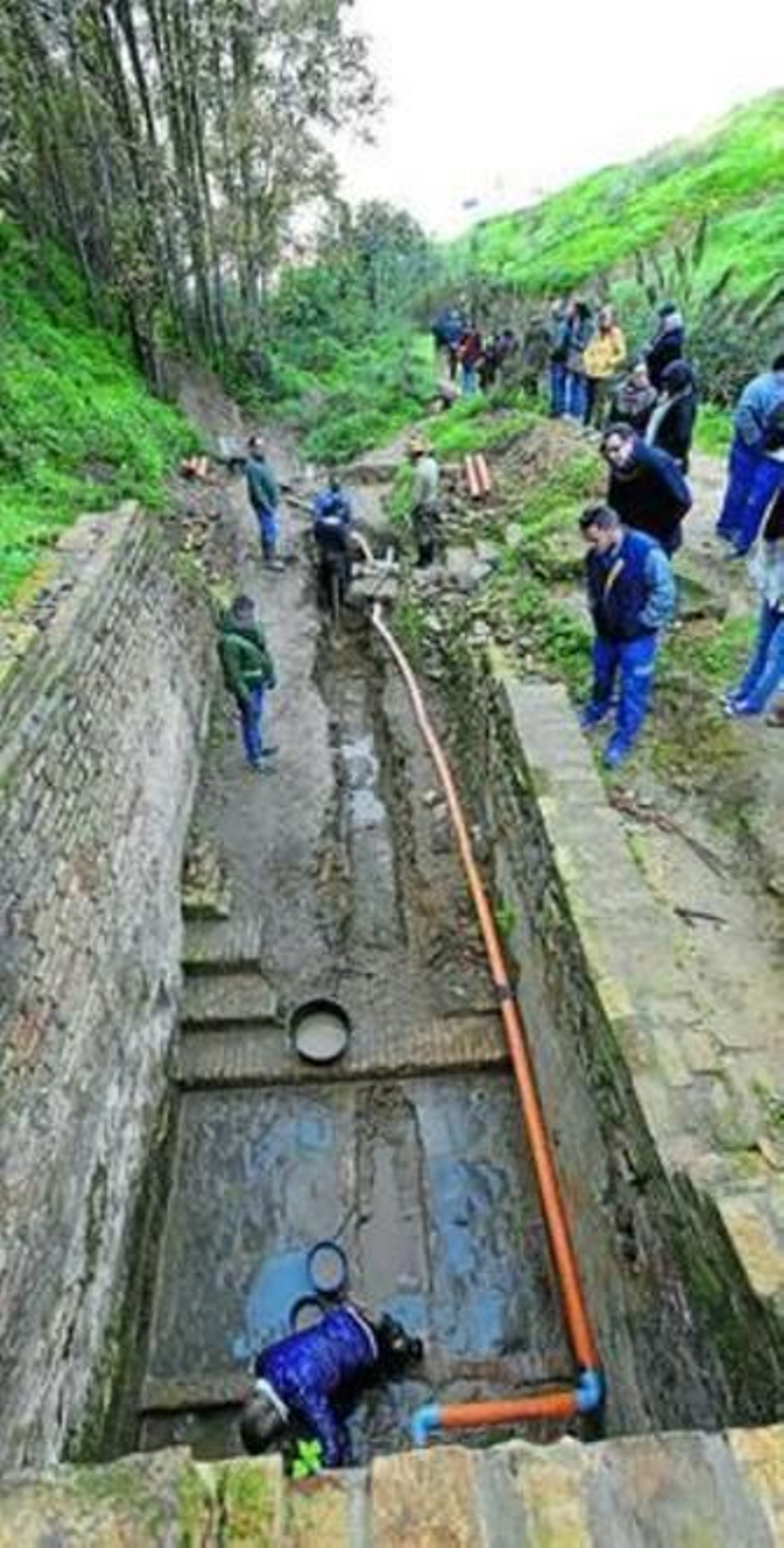 Visita a la Fuente Vieja, situada junto al acueducto romano.