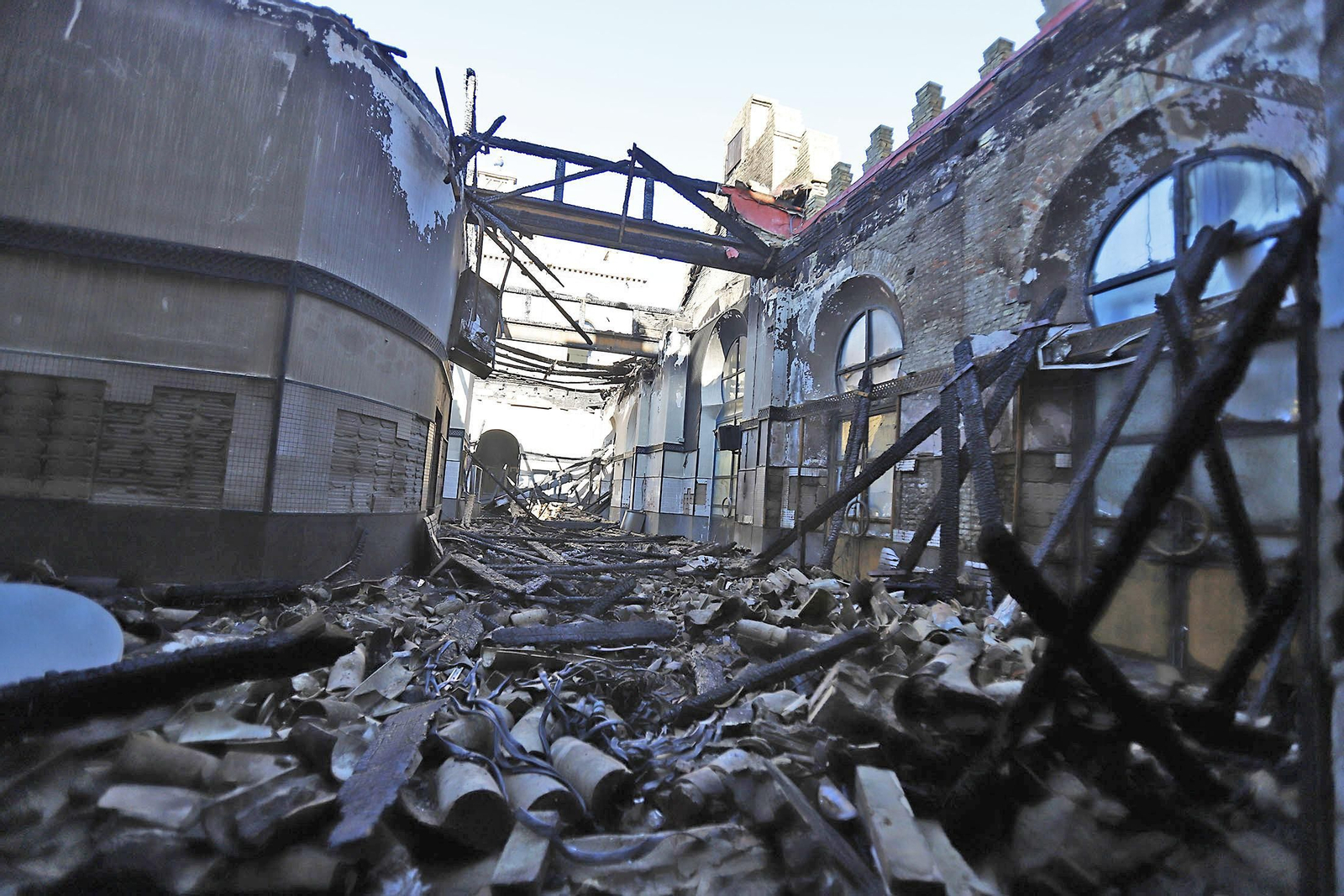 Estado en el que ha quedado el interior de la estación tras el incendio.