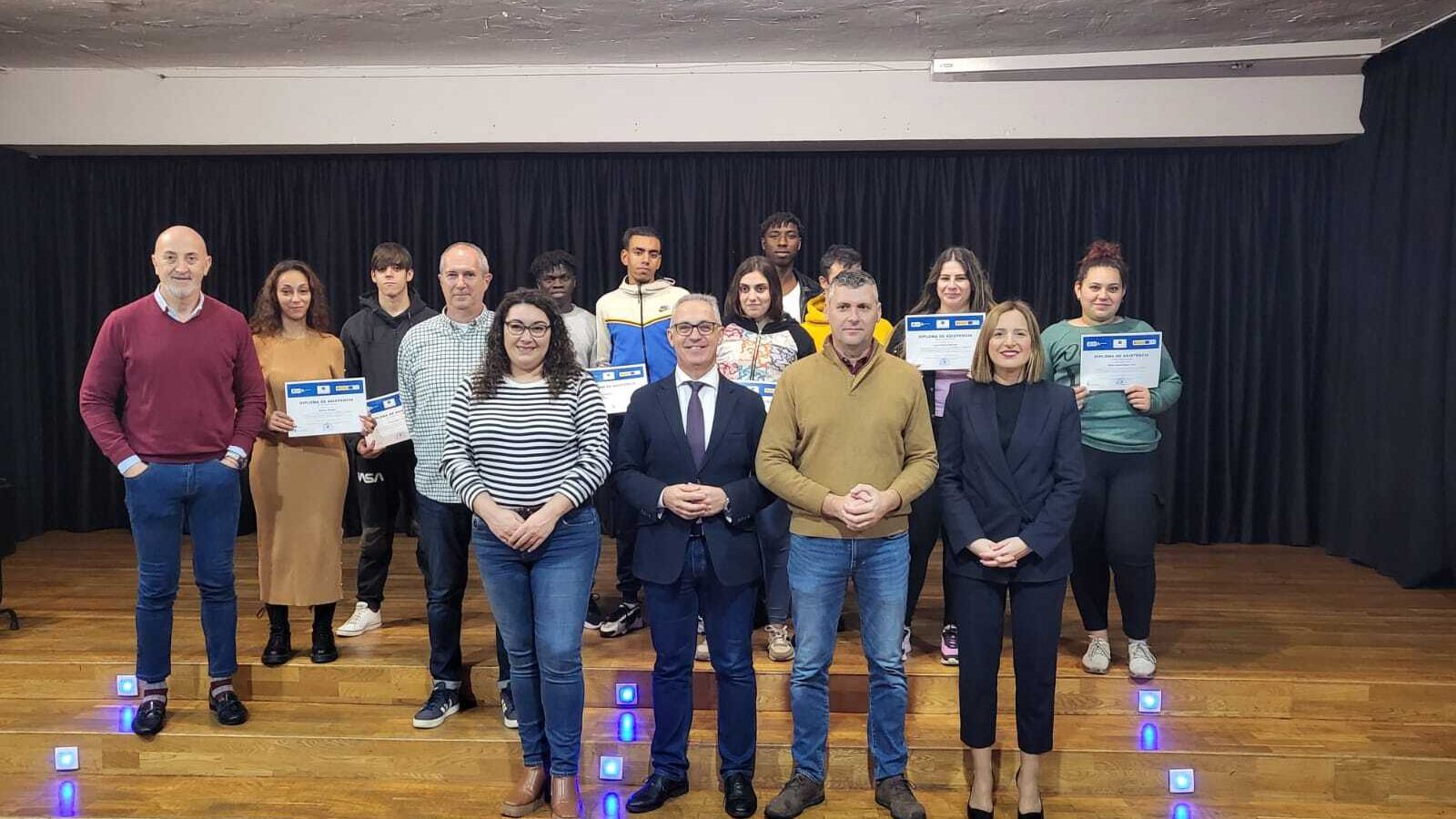 Entrega de diplomas en Jimena.