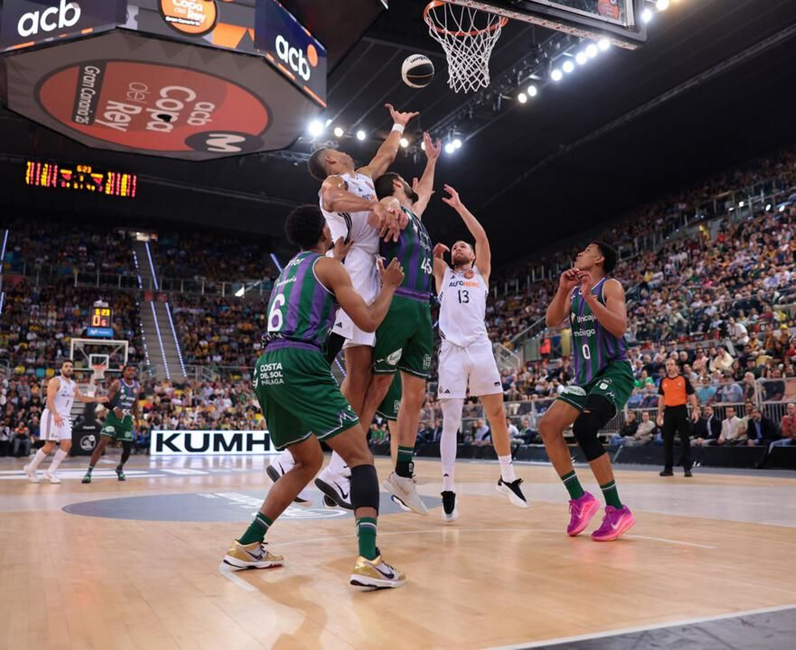 El Unicaja, campeón de Copa: Todas las imágenes del partido, la fiesta y la llegada a Málaga