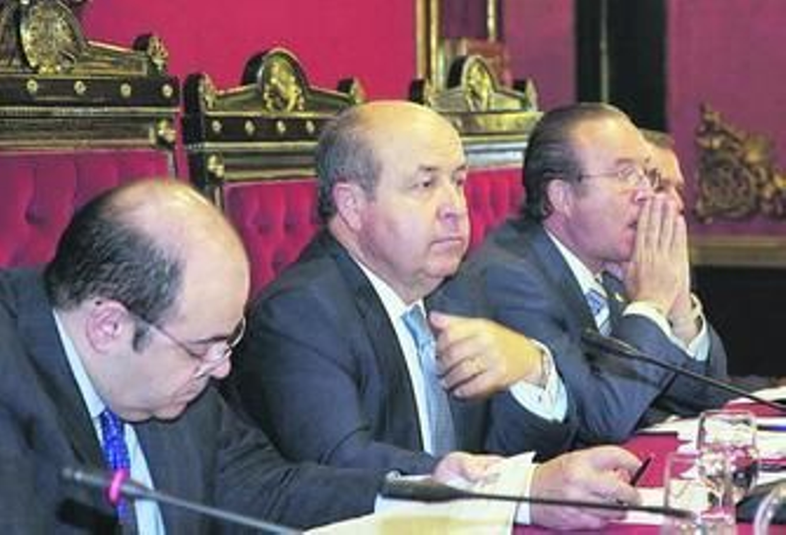 El alcalde, junto a Juan Antonio Mérida.