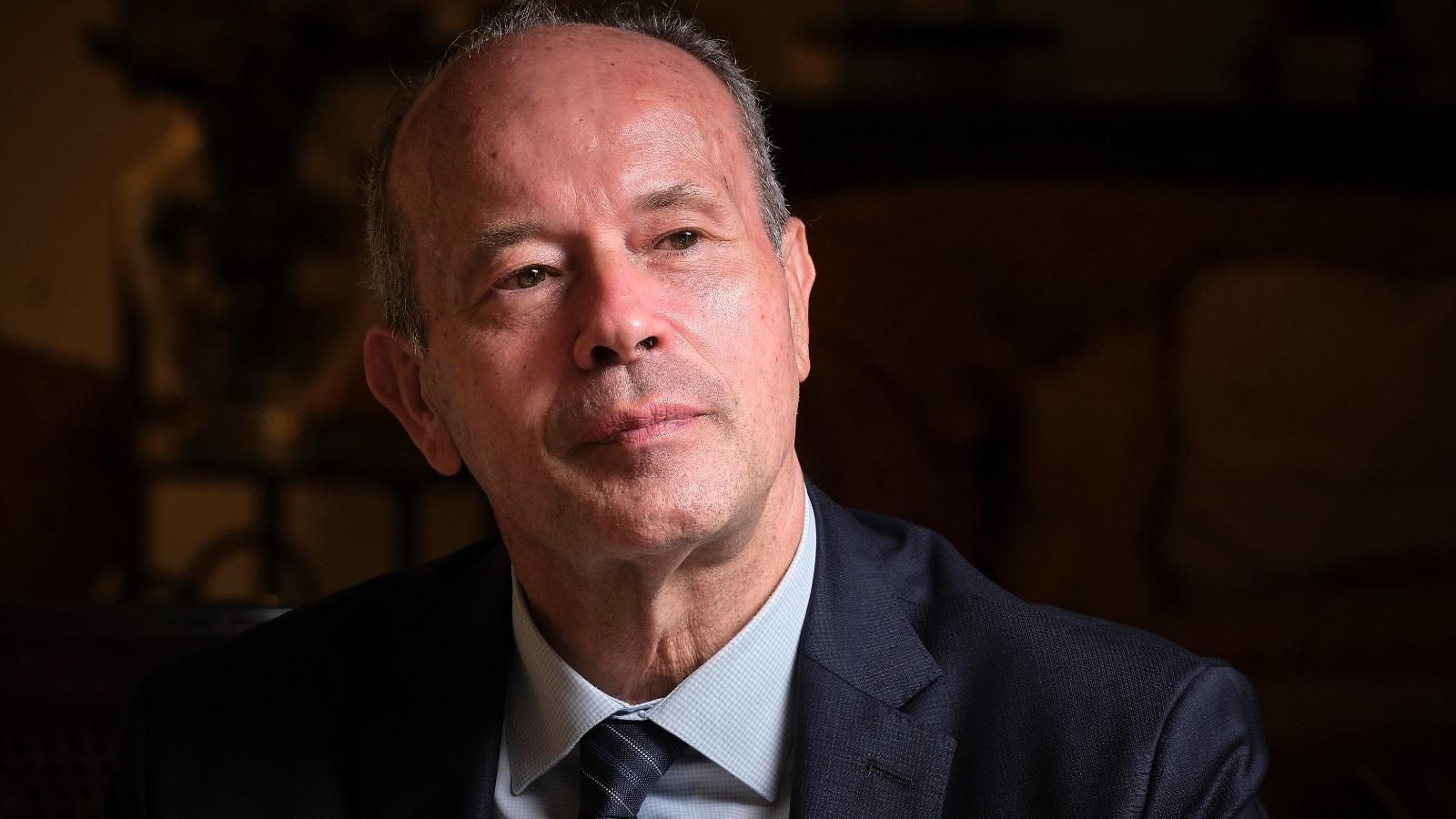 Juan Carlos Campo en la hemeroteca de Diario de Cádiz.