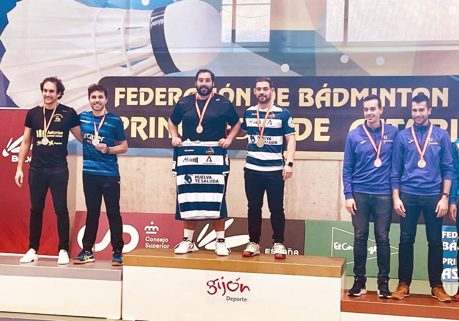 Adrián Márquez y Adrián Acosta, en lo más alto del podio en Gijón.