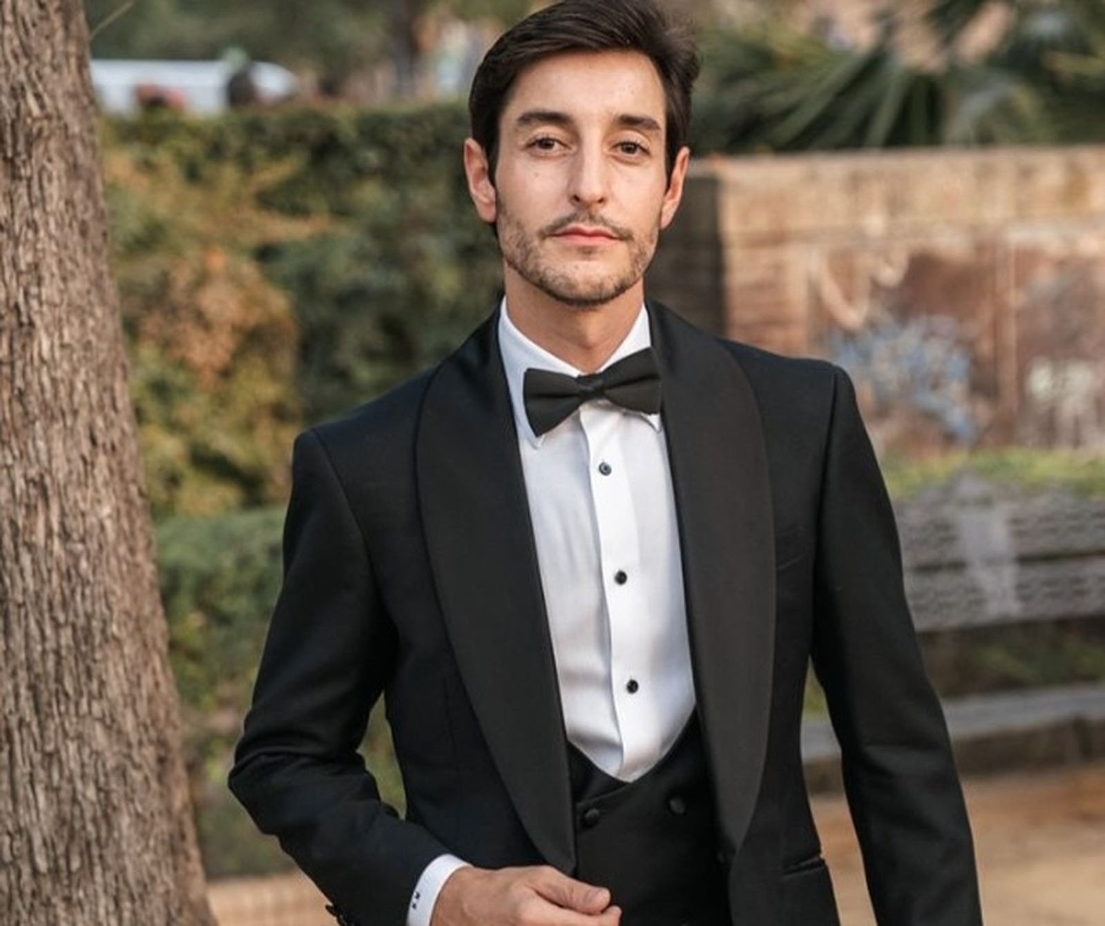 El diseñador Nicolás Montenegro celebra su 5º aniversario en el mundo de la moda.