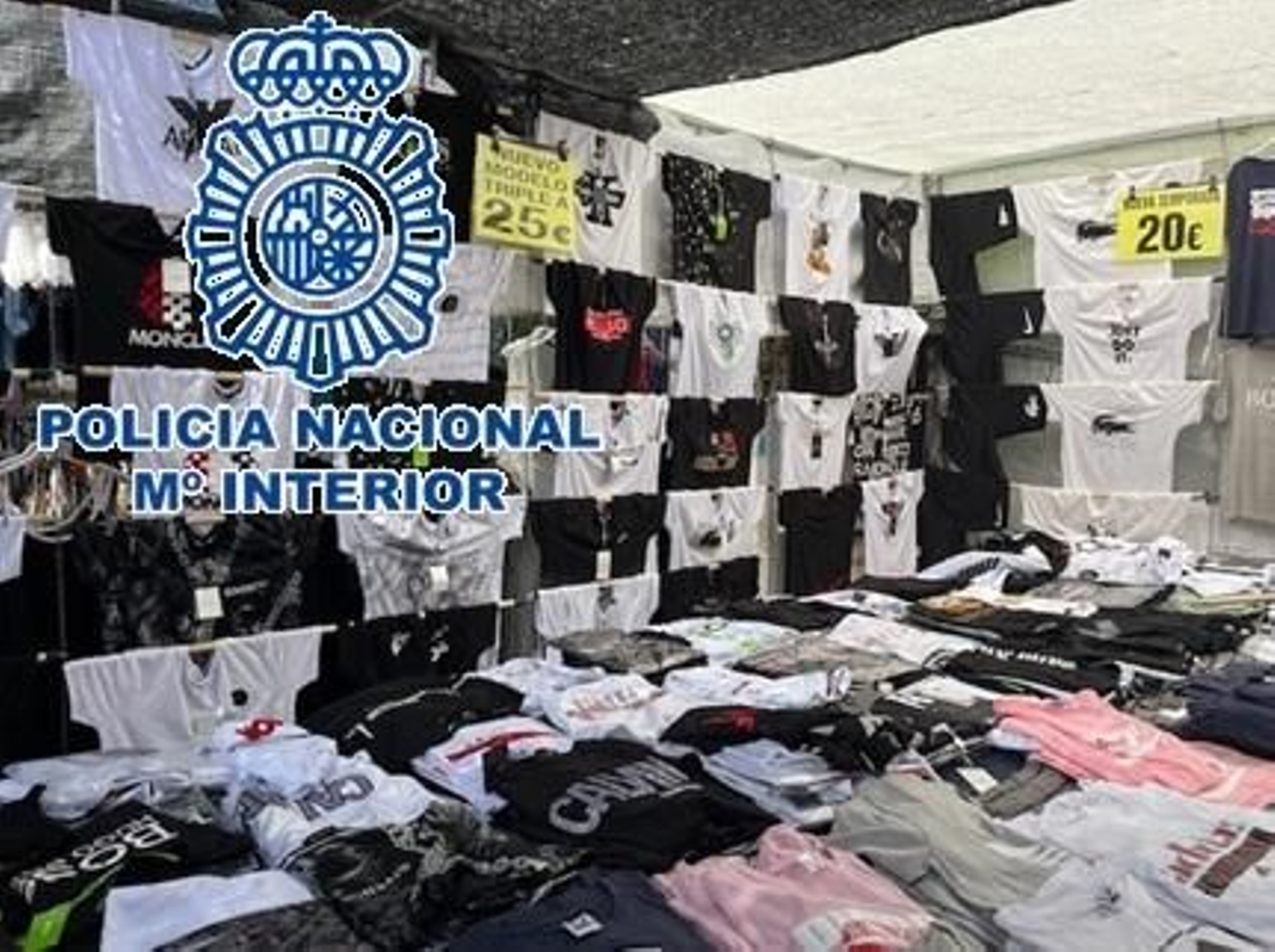 Algunas de las camisetas intervenidas.