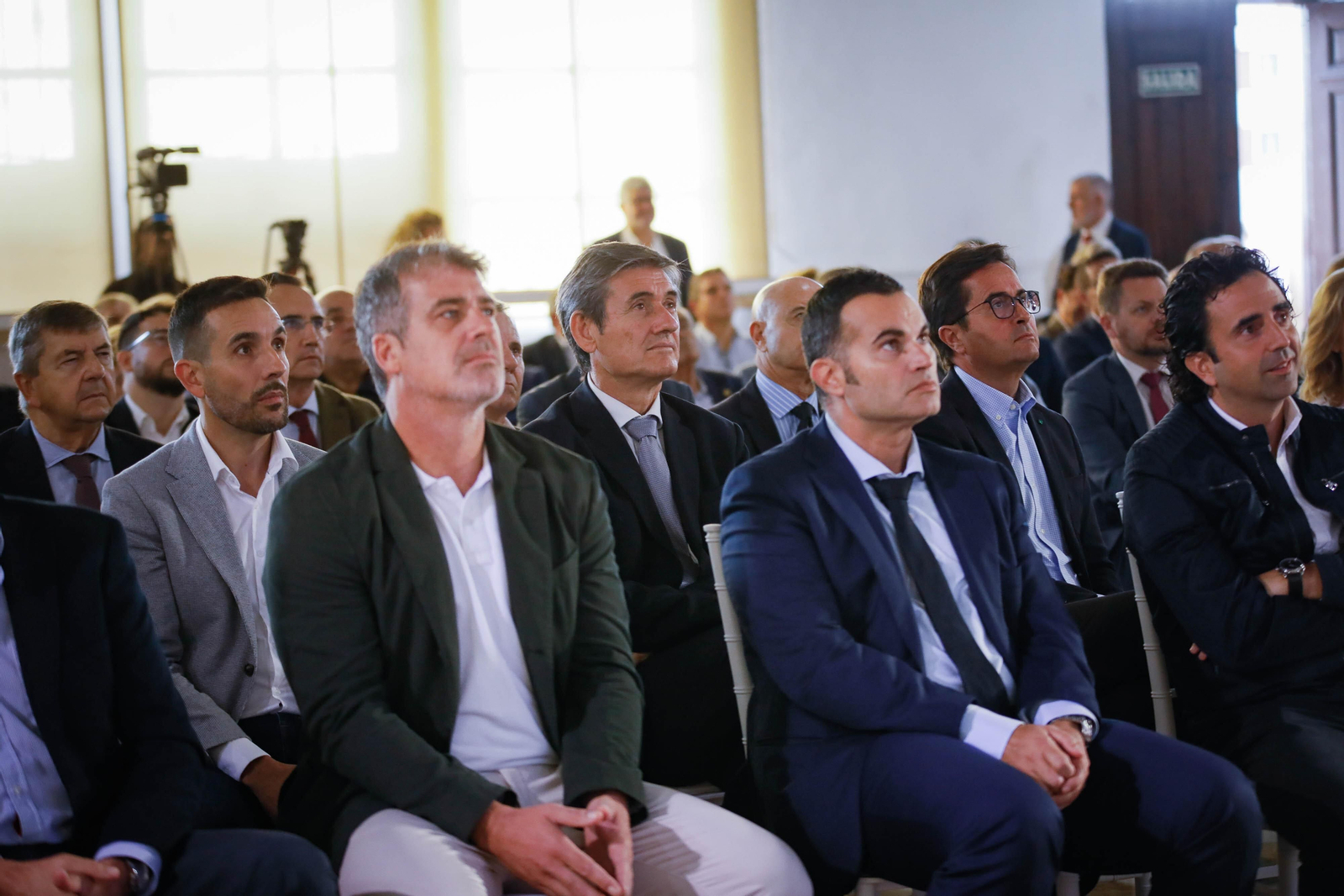 Imágenes del desayuno informativo