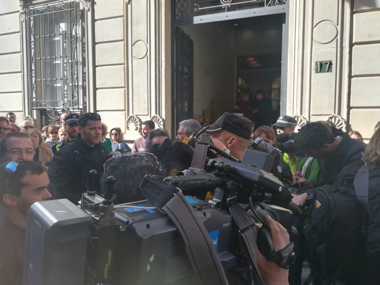 Las imágenes de la capilla ardiente de Gabriel Cruz.