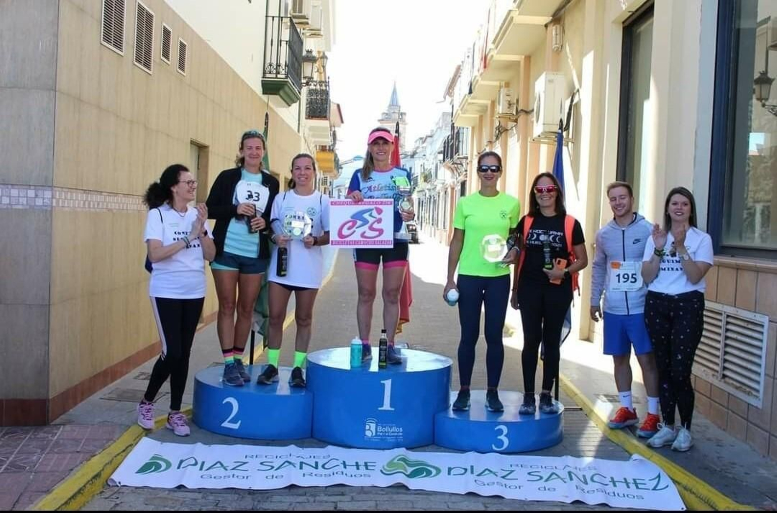 Podio de la categoría femenina en la carrera disputada en la localidad condal.