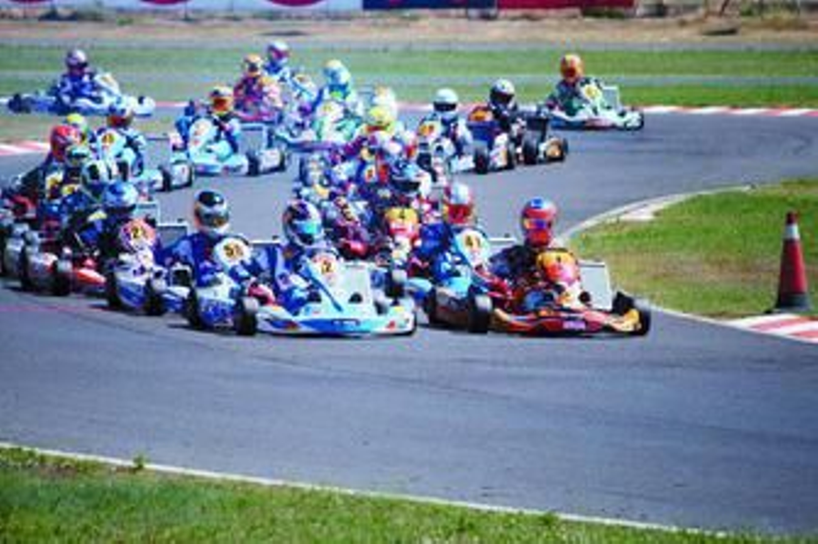 Imagen de una de las carreras finales que se celebraron ayer en el Kartódromo de Cartaya.