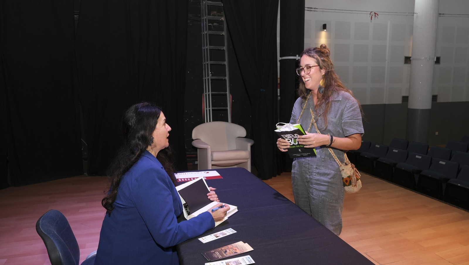 Las imágenes del Diario de los Libros con la escritora Rosario Raro