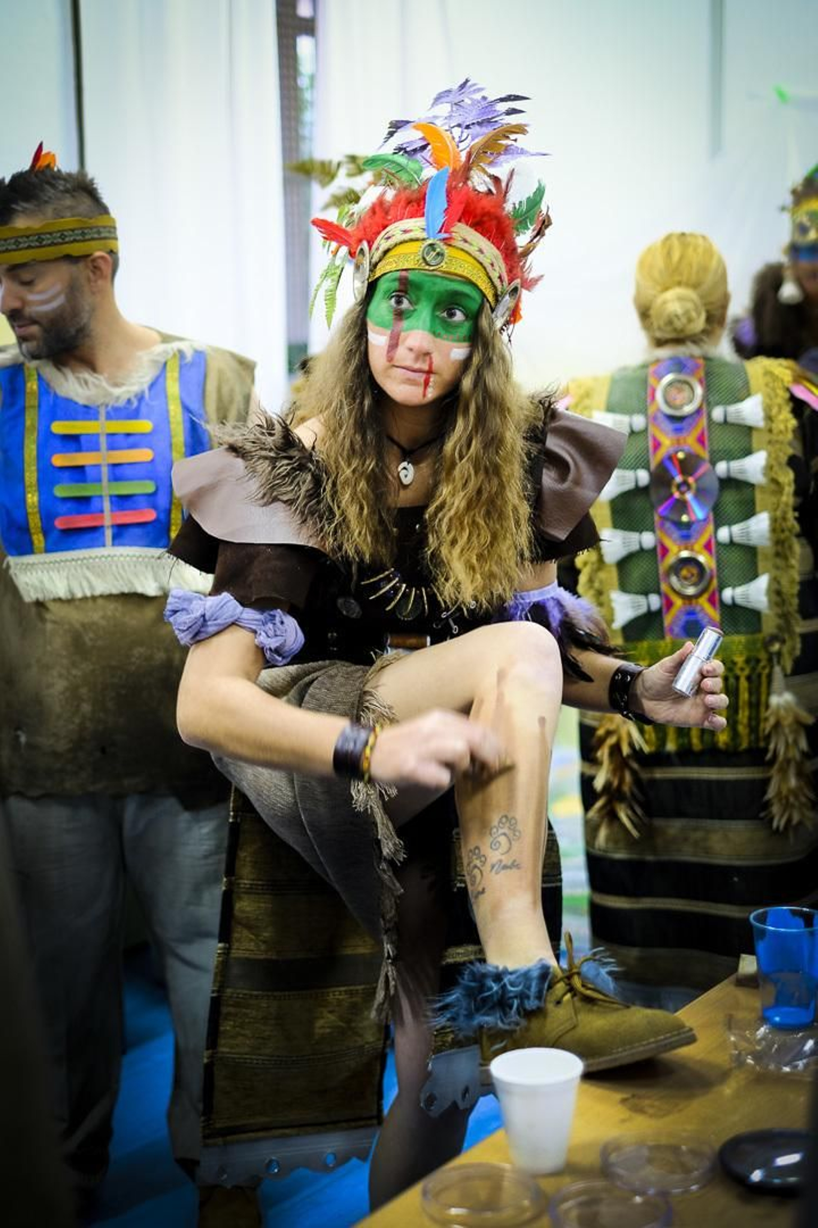 El coro 'Gran reserva' preparándose antes de acudir al teatro.