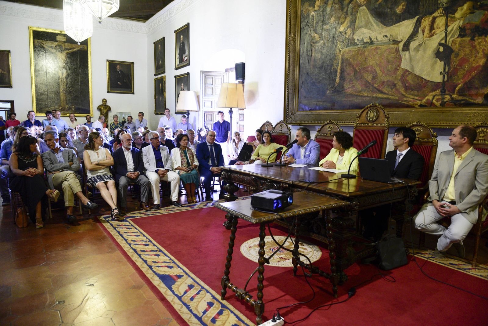 La presentación de la nueva web y de la app móvil tuvo lugar ayer en el Salón de Rectores.