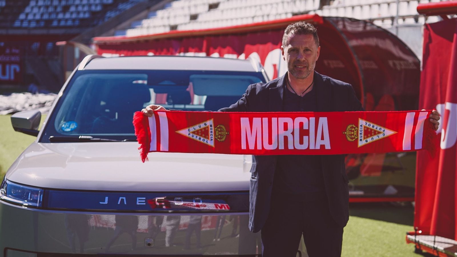 Curro Torres, presentado por el Real Murcia.