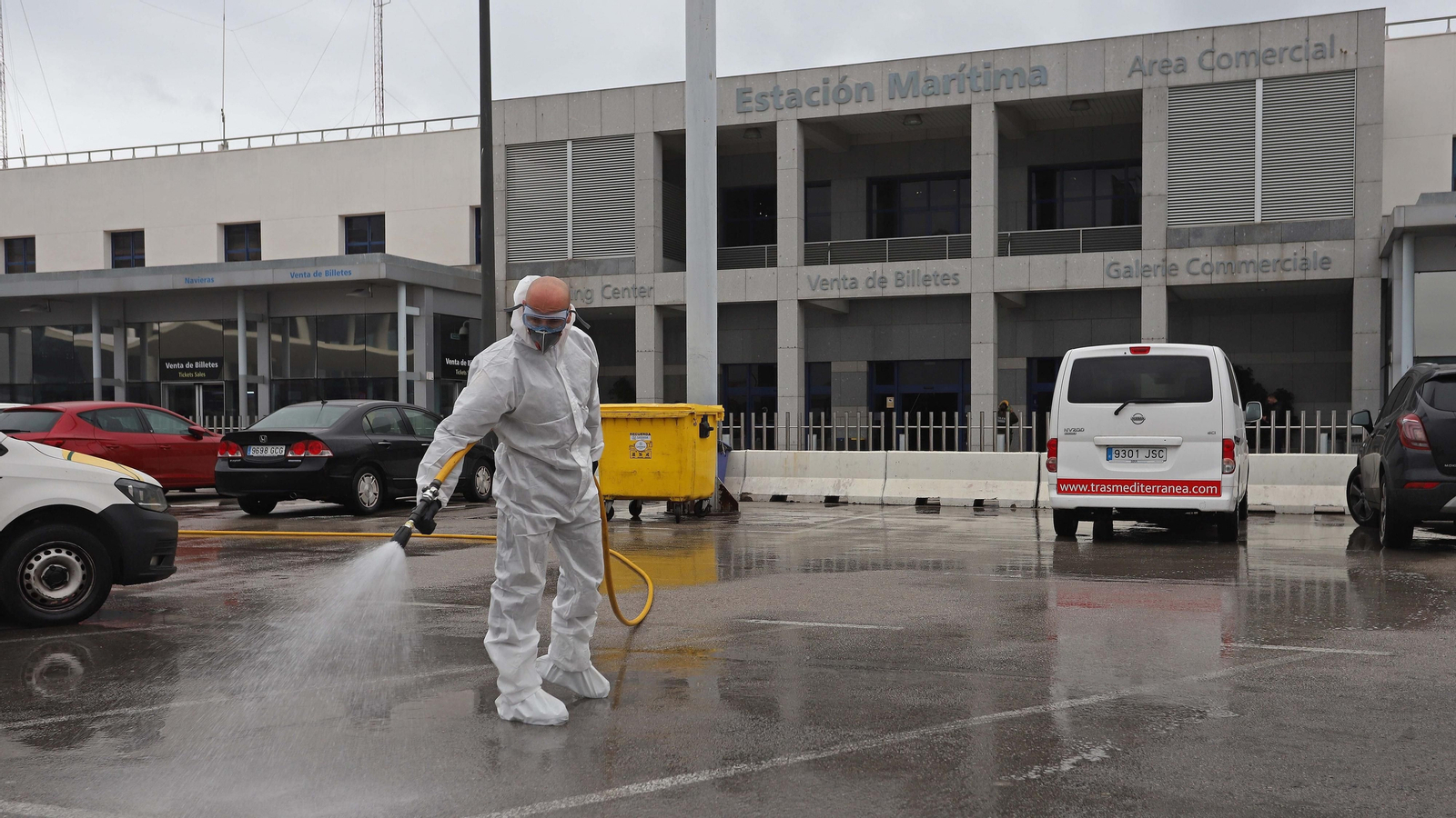 Fotos del despliegue de la UME en el puerto de Algeciras contra el coronavirus